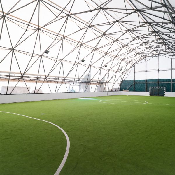 Illuminazione Impianti Sportivi Normativa: L’Essenziale da Sapere con Amaranto Idea