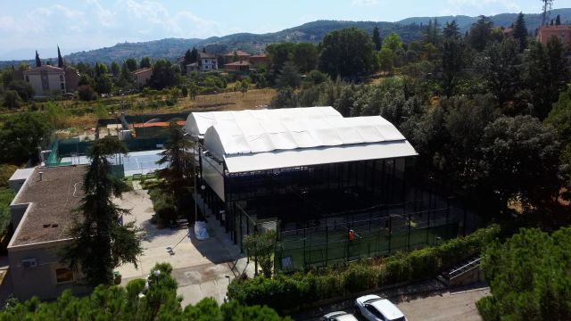 Campo da padel chiavi in mano con copertura: conviene